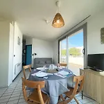 2 Pieces Avec Terrasse 25m² Et Parking A 50m De La - Fr-1-338-114 Sète